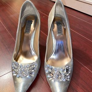 Badgely mischka pumps 7m